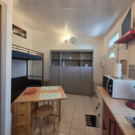 Indépendant Meublé Apartamento